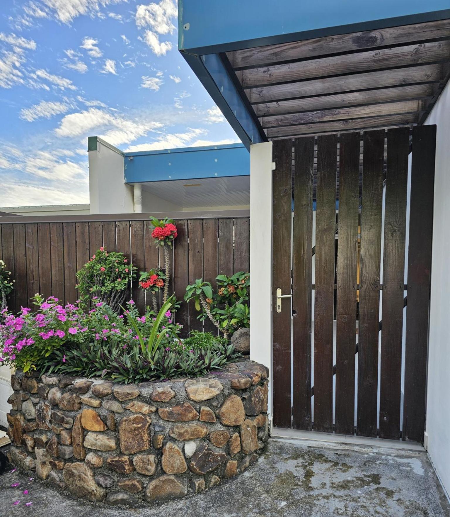 Вилла Cozy House In A Private Complex Paea Экстерьер фото